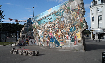 Le mur sur le trottoir.jpg