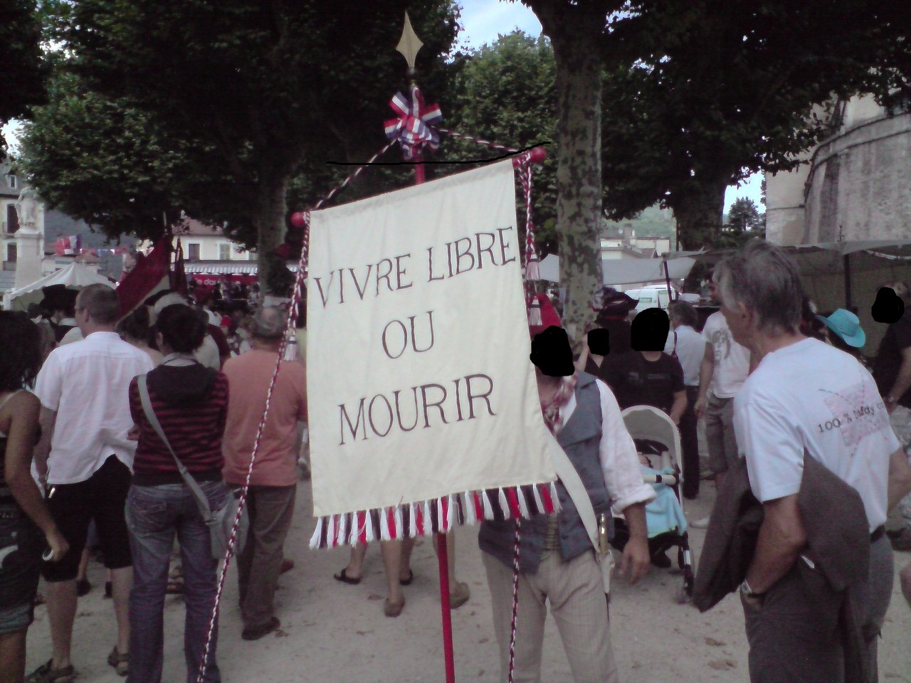 Vivre libre ou mourrir visage cachés.jpg